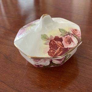 Trinket charm box China lidded Scotch vintage rose floral